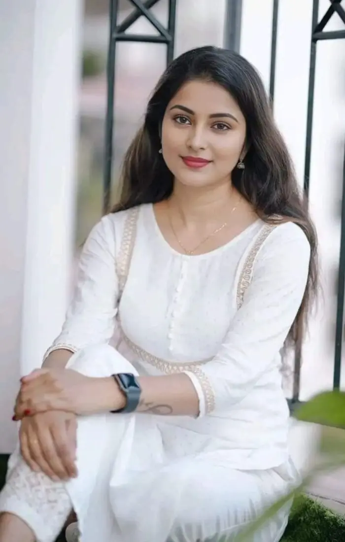 Hire Escorts In Marine Lines at affordable rates